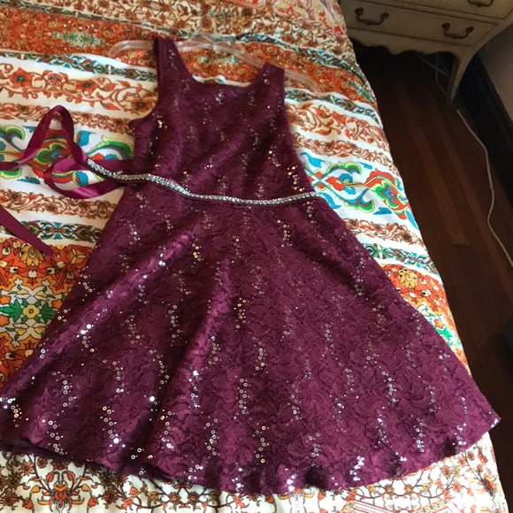 maroon homecoming dress with belt - Picture 1 of 3